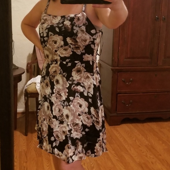 Black floral fit and flare dress - Picture 3 of 3